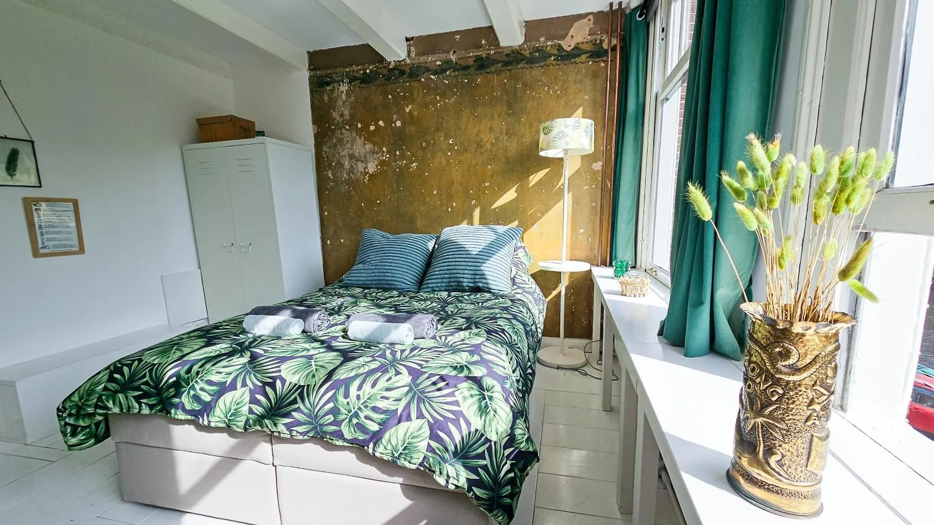 Large En-Suite Room In Historic Canalhouse From 1729 Amsterdam 0*,